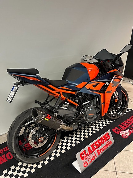 KTM RC 390 3 of 3