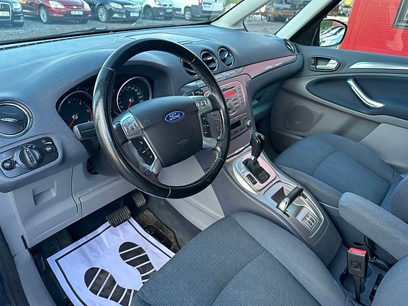 Ford Galaxy 5 of 6
