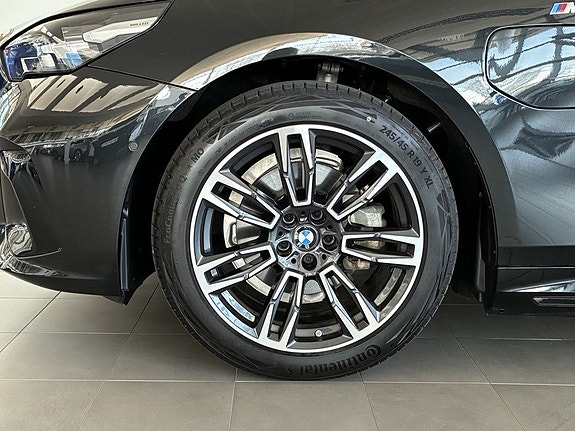 BMW i5 4 of 16