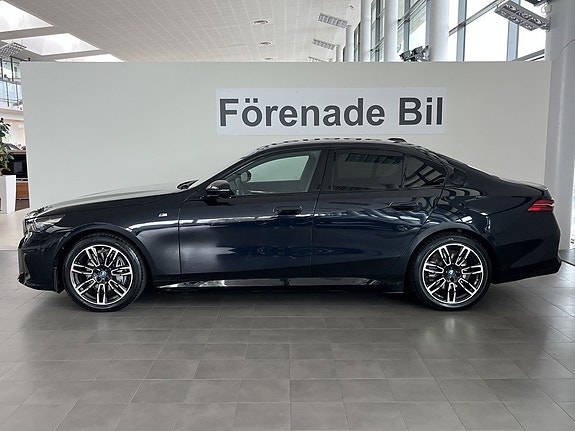 BMW i5 3 of 16