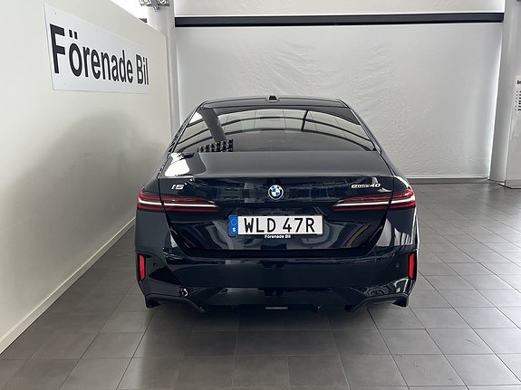 BMW i5 12 of 16