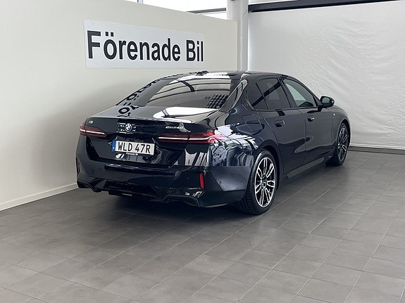 BMW i5 13 of 16