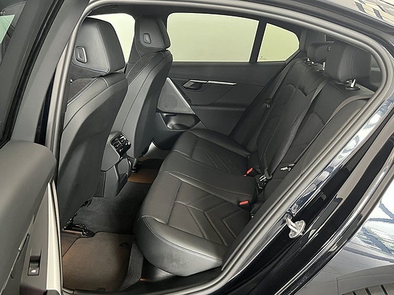 BMW i5 11 of 16