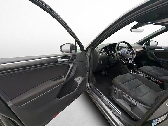 Volkswagen Tiguan 13 of 30