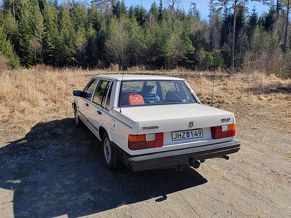 Volvo 740 3 of 6