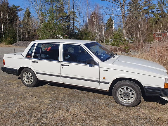 Volvo 740 2 of 6