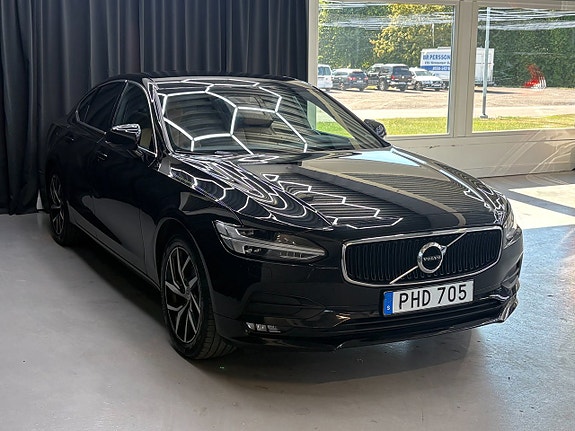 Volvo S90 2 of 14