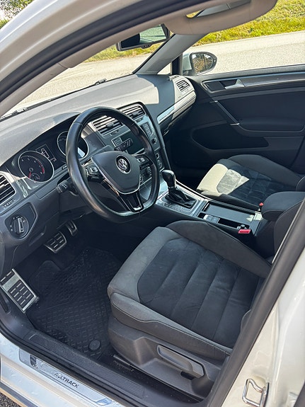 Volkswagen Golf Alltrack 10 of 16