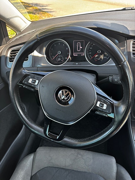 Volkswagen Golf Alltrack 9 of 16