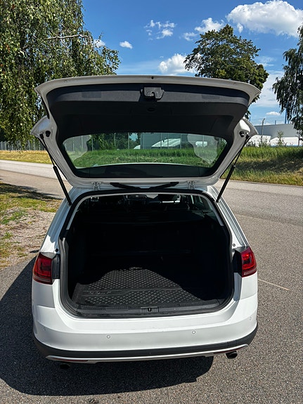 Volkswagen Golf Alltrack 5 of 16