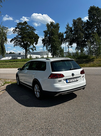 Volkswagen Golf Alltrack 2 of 16