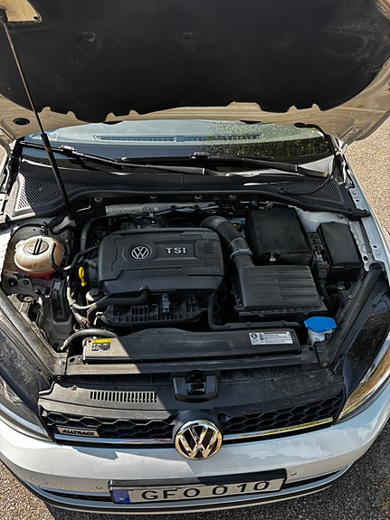 Volkswagen Golf Alltrack 13 of 16