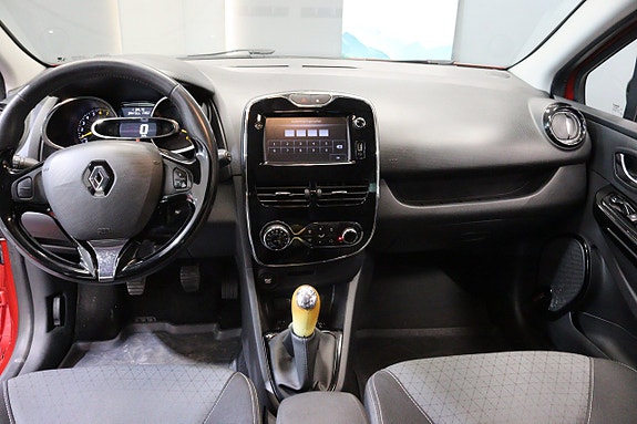 Renault Clio 17 of 18
