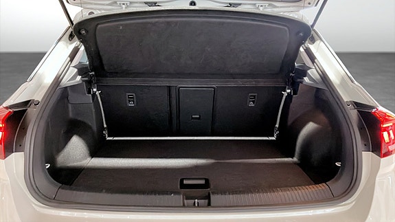 Volkswagen T-Roc 12 of 12