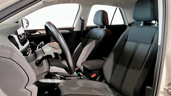 Volkswagen T-Roc 8 of 12