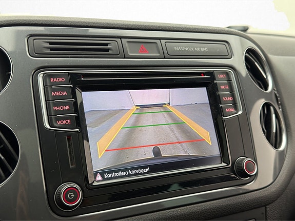 Volkswagen Tiguan 16 of 30