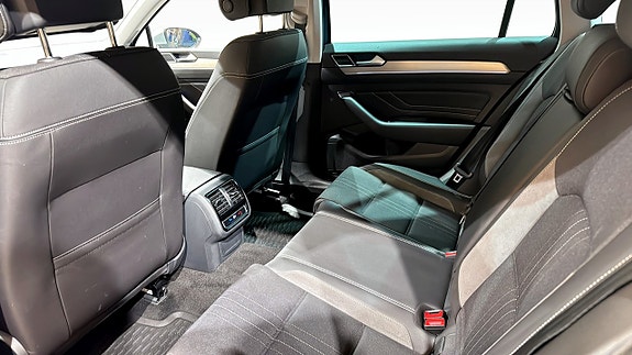Volkswagen Passat Alltrack 11 of 22