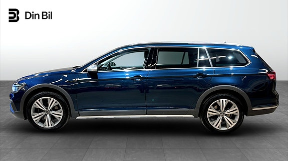 Volkswagen Passat Alltrack 2 of 22