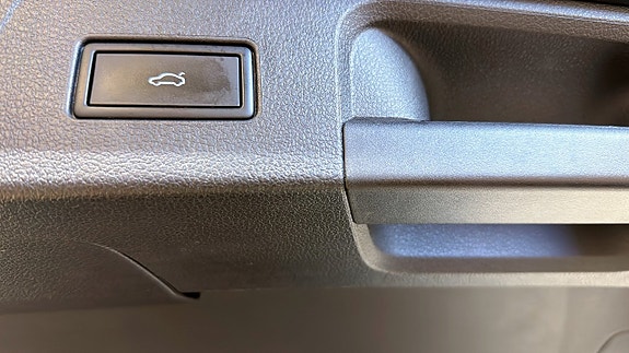 Volkswagen Passat Alltrack 14 of 22
