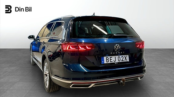 Volkswagen Passat Alltrack 3 of 22