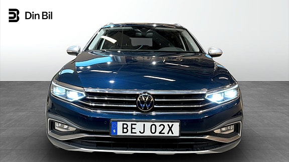Volkswagen Passat Alltrack 4 of 22
