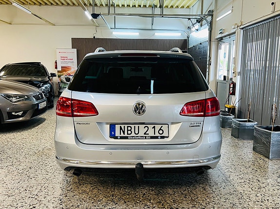 Volkswagen Passat 4 of 21