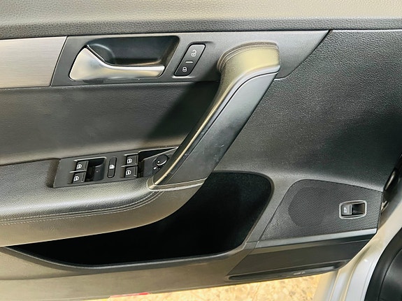 Volkswagen Passat 19 of 21