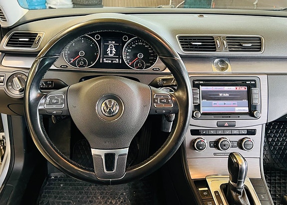 Volkswagen Passat 12 of 21