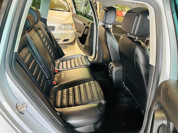 Volkswagen Passat 10 of 21