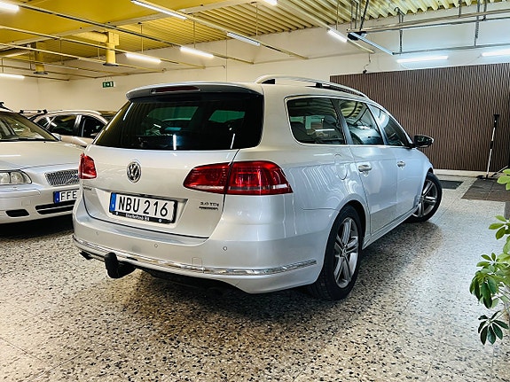 Volkswagen Passat 3 of 21