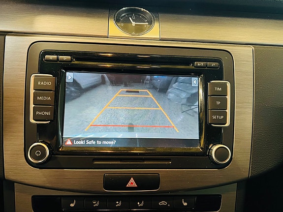 Volkswagen Passat 14 of 21