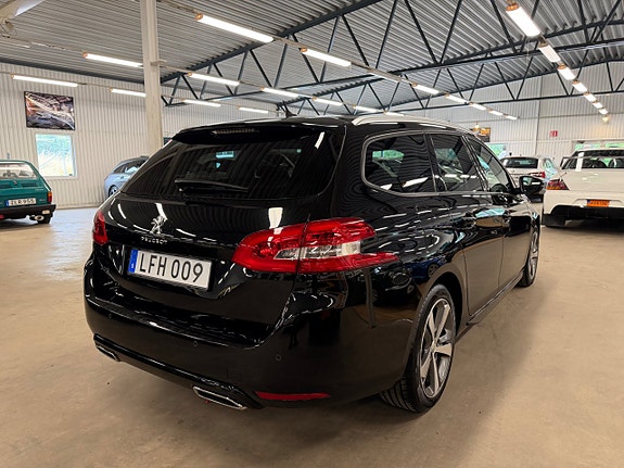Peugeot 308 SW 4 of 9