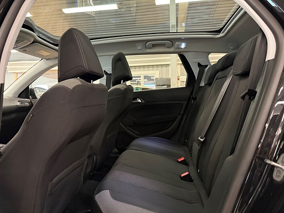 Peugeot 308 SW 8 of 9