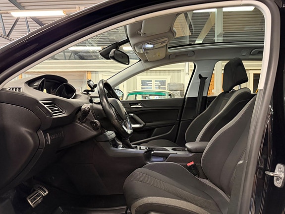 Peugeot 308 SW 7 of 9