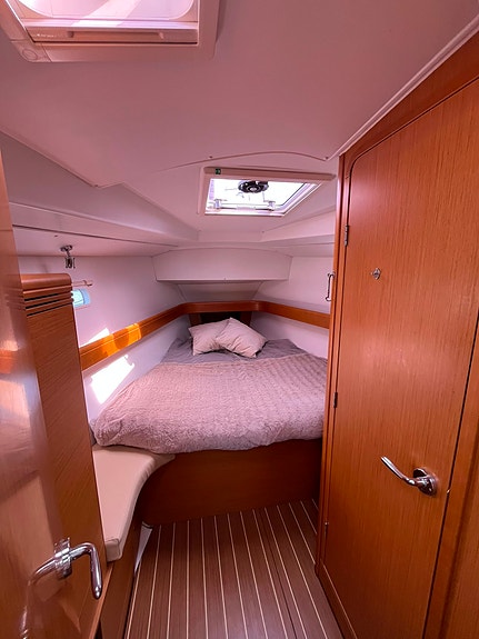 Jeanneau Sun Odyssey 42 DS MK II 2011 16 of 18