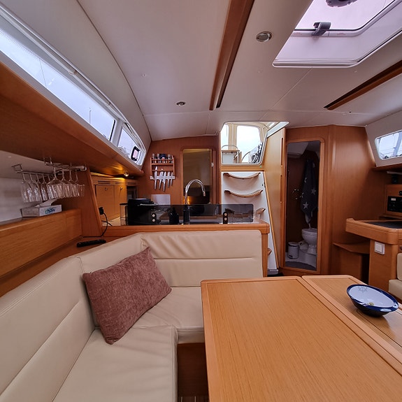 Jeanneau Sun Odyssey 42 DS MK II 2011 10 of 18