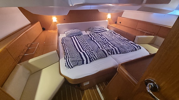 Jeanneau Sun Odyssey 42 DS MK II 2011 15 of 18