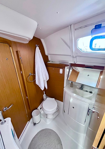 Jeanneau Sun Odyssey 42 DS MK II 2011 14 of 18