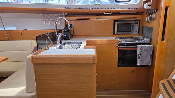 Jeanneau Sun Odyssey 42 DS MK II 2011 11 of 18