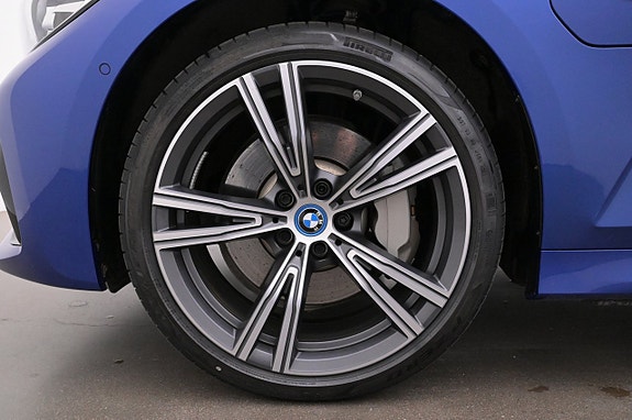 BMW 330e 27 of 27