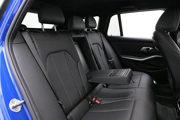 BMW 330e 20 of 27