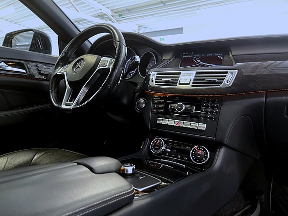 Mercedes-Benz CLS350 12 of 16