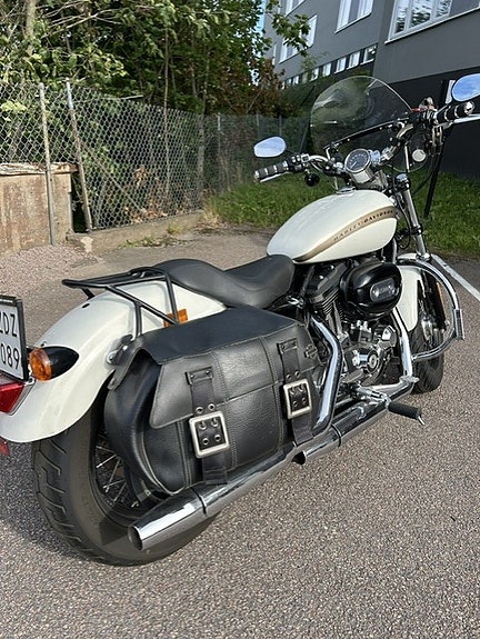 Harley-Davidson 1200 Custom 2 of 3