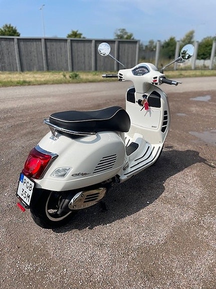 Vespa GTS 300 HPE 6 of 6