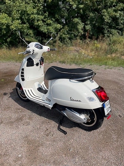 Vespa GTS 300 HPE 5 of 6
