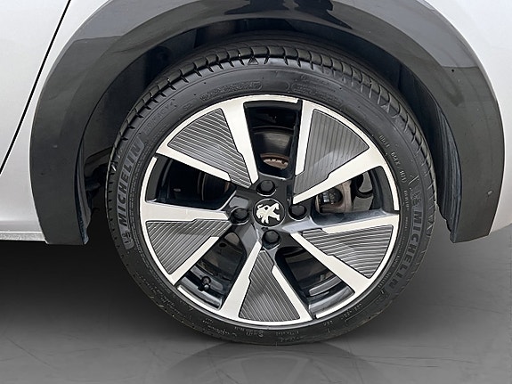 Peugeot e-208 29 of 30