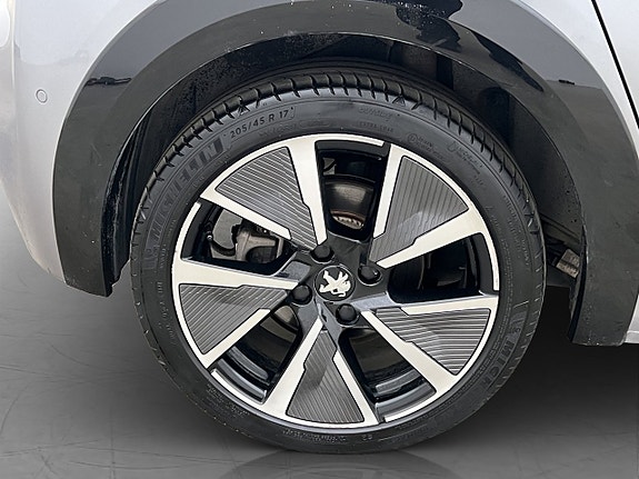 Peugeot e-208 30 of 30