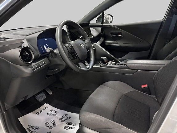 Toyota C-HR 13 of 19