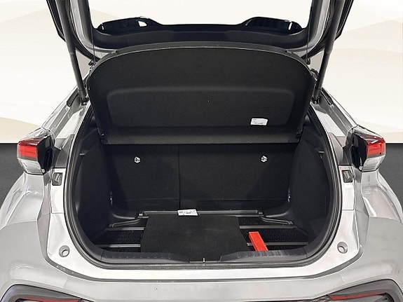 Toyota C-HR 12 of 19