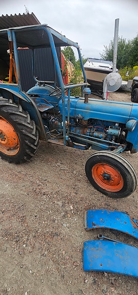 Ford Fordson dexta 2 of 3